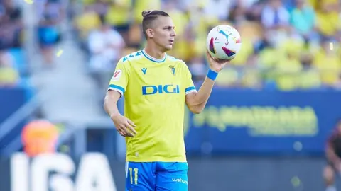 Iv&aacute;n Alejo durante un partido del C&aacute;diz CF