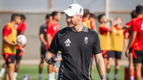 Guille Abascal, entrenador del Granada CF que podr&iacute;a salir pr&oacute;ximamente