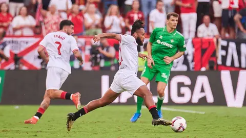 Chidera Ejuke en el Sevilla FC - Real Betis | Salvador L&oacute;pez Medina para El MIRA