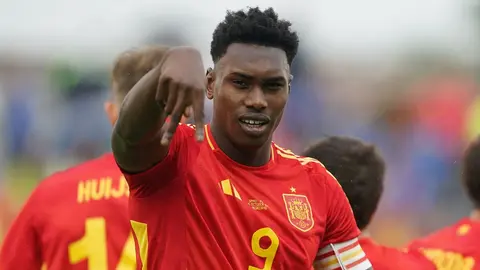 Samu Omorodion celebra uno de los cuatro goles anotados con Espa&ntilde;a sub-21 ante Malta sub-21 | SEF