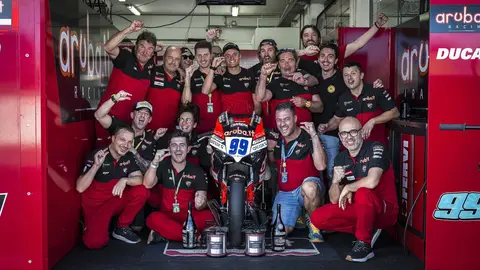 Adri&aacute;n Huertas se proclama campe&oacute;n del mundo de WSSP en Jerez | Twitter ArubaRacing