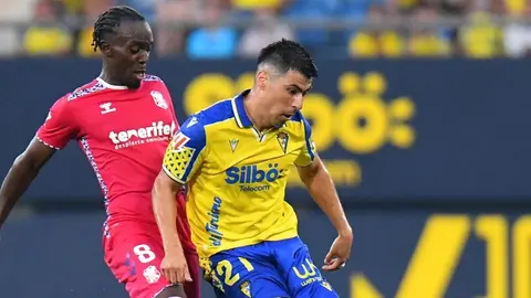 Tom&aacute;s Alarc&oacute;n durante el C&aacute;diz CF - CD Tenerife | CCF