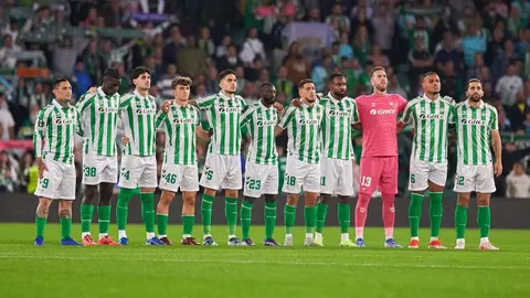 Minuto de silencio en el Real Betis - Celje | Salvador L&oacute;pez Medina para El MIRA