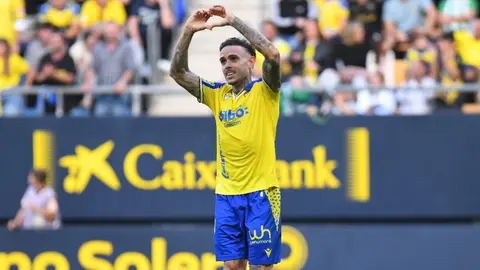 Roger Mart&iacute; celebra su gol anotado en el C&aacute;diz CF - C&oacute;rdoba CF | CCF