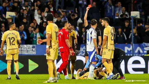 El M&aacute;laga CF se queda sin Kevin Medina, el Comit&eacute; desestima el recurso por su tarjeta roja