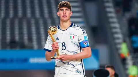 Cesare Casadei, centrocampista italiano del Chelsea | CFC