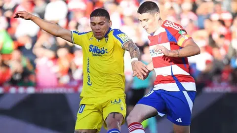 Brian Ocampo y Sergio Ruiz en el Granada CF - C&aacute;diz CF | CCF