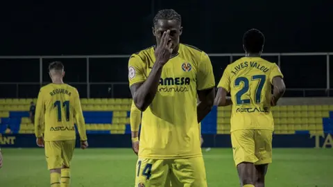 Etta Eyong celebra uno de los dos goles anotados con el filial del Villarreal CF ante el filial del Atl&eacute;tico de Madrid | VCF