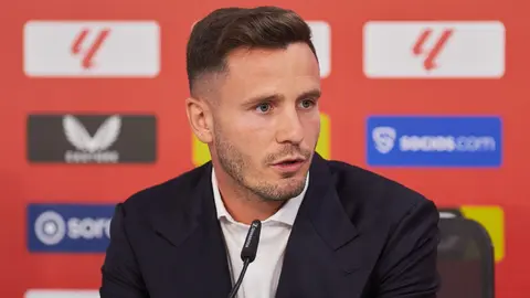 Sa&uacute;l &Ntilde;&iacute;guez durante la presentaci&oacute;n del jugador con el Sevilla FC | Salvador L&oacute;pez Medina para El MIRA