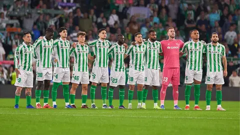 Minuto de silencio en el Real Betis - Celje | Salvador L&oacute;pez Medina para El MIRA