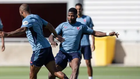 Kelechi Iheanacho en el entrenamiento del Sevilla FC | Rafael Rom&aacute;n para El MIRA