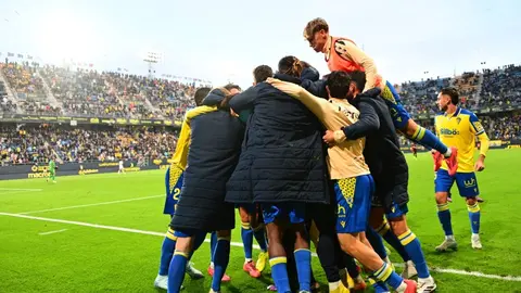 Los jugadores del C&aacute;diz CF celebran el gol de Chris Ramos ante el Albacete Balompi&eacute; | CCF