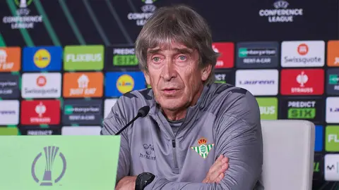 Manuel Pellegrini en la rueda de prensa previa al Real Betis - HJK Helsinki | Salvador L&oacute;pez Medina para El MIRA