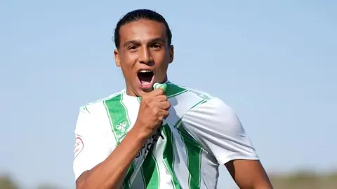 Yanis Senhadji celebra un gol anotado con el filial del Real Betis
