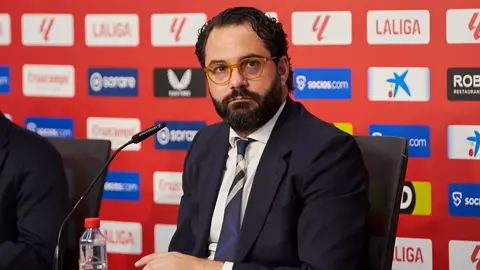 V&iacute;ctor Orta en la presentaci&oacute;n de Garc&iacute;a Pimienta con el Sevilla FC | Salvador L&oacute;pez Medina para El MIRA