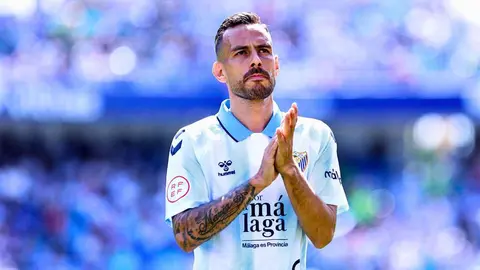 Manu Molina confiesa estar "abierto" a su renovaci&oacute;n con el M&aacute;laga CF