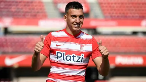 Myrto Uzuni durante su presentaci&oacute;n con el Granada CF | GCF