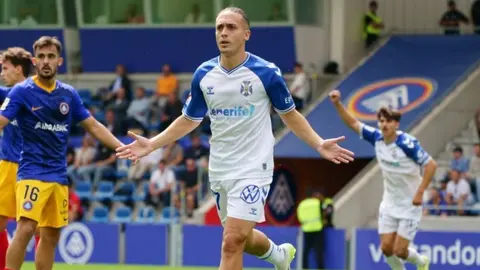 Luismi Cruz celebra un gol anotado con el CD Tenerife | LaLiga