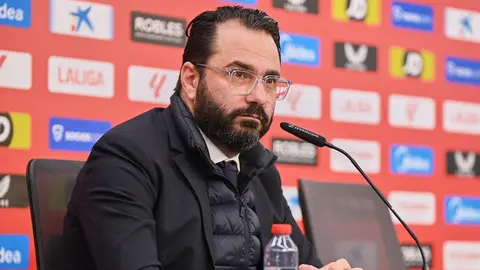 V&iacute;ctor Orta en la presentaci&oacute;n de Rub&eacute;n Vargas con el Sevilla FC | Salvador L&oacute;pez Medina para El MIRA