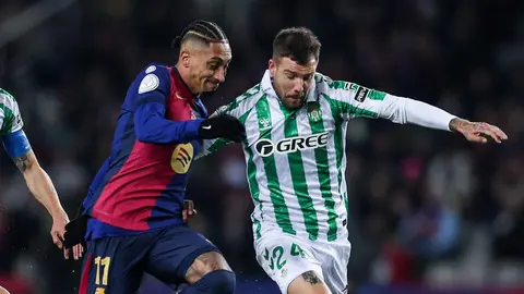 Aitor Ruibal y Raphinha en el FC Barcelona - Real Betis | @FCBarcelona
