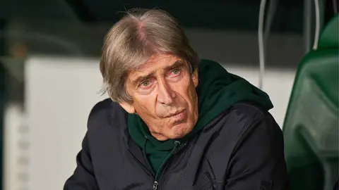 Manuel Pellegrini en un partido con el Real Betis | Salvador L&oacute;pez Medina para El MIRA
