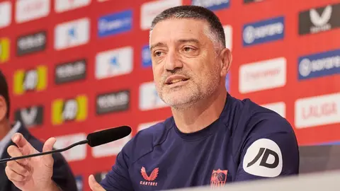 Garc&iacute;a Pimienta en la rueda de prensa previa al Sevilla FC - Real Betis | Salvador L&oacute;pez Medina para El MIRA