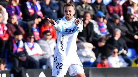 Javi Ontiveros celebra el 0-1 en el CD Eldense - C&aacute;diz CF | CCF