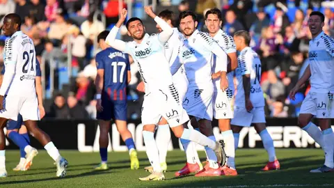 Mario Climent celebra el 0-4 en el CD Eldense - C&aacute;diz CF | CCF