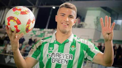 Pablo Garc&iacute;a celebra su 'p&oacute;ker' de goles al Real Madrid en la Copa del Rey juvenil | @RBetisCantera