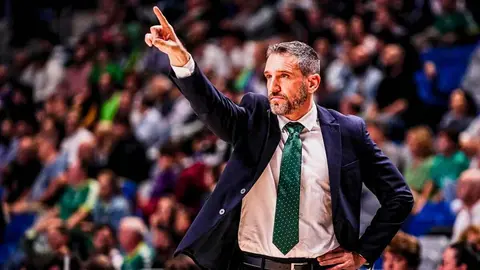 Ibon Navarro prepara el duelo del Unicaja Baloncesto ante el Baskonia