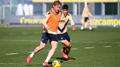 &Aacute;lex Fern&aacute;ndez durante un entrenamiento del C&aacute;diz CF | @AlexFdez8