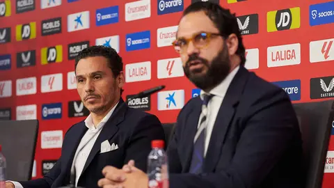 V&iacute;ctor Orta y Del Nido Carrasco en la presentaci&oacute;n de Garc&iacute;a Pimienta con el Sevilla FC | Salvador L&oacute;pez Medina para El MIRA