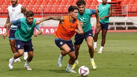 Nico Melamed durante un entrenamiento de la UD Almer&iacute;a | UDA