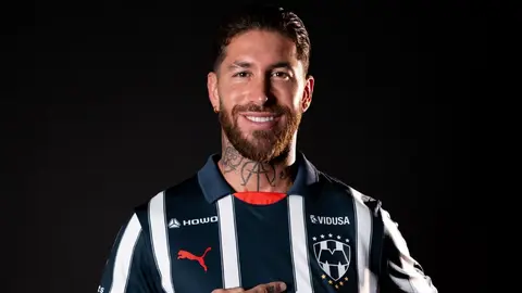 Sergio Ramos posa con los colores de Rayados de Monterrey | CFM