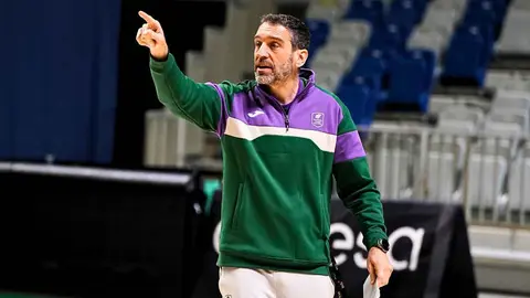 Ibon Navarro pide m&aacute;xima atenci&oacute;n al Unicaja Baloncesto ante el R&iacute;o Breog&aacute;n