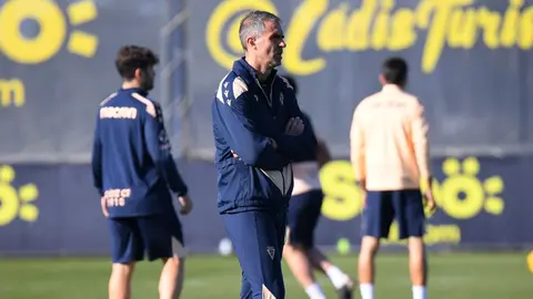 Gaizka Garitano durante un entrenamiento del C&aacute;diz CF | CCF