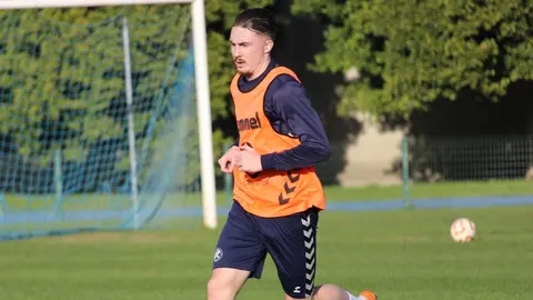 Marlone Foubert entrenando con la primera plantilla del Xerez Deportivo FC | Luc&iacute;a Aguilar
