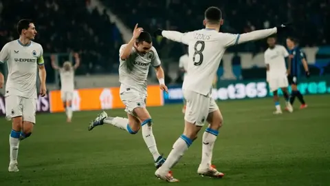 Los jugadores del Club Brujas celebran el gol anotado por Ferran Jutgl&agrave; en Champions League | CB