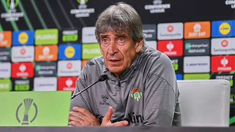 Manuel Pellegrini en la rueda de prensa previa al Real Betis - Gent | Salvador L&oacute;pez Medina para El MIRA