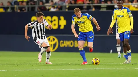 &Aacute;lex Fern&aacute;ndez en el C&aacute;diz CF - CD Castell&oacute;n | @AlexFdez8