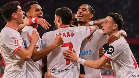 Los jugadores del Sevilla FC celebran el gol de Kike Salas ante el RCD Mallorca | Salvador L&oacute;pez Medina para El MIRA