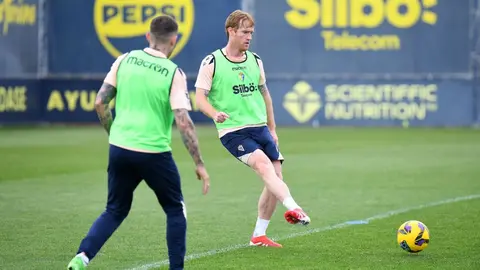 &Aacute;lex Fern&aacute;ndez durante un entrenamiento del C&aacute;diz CF | CCF
