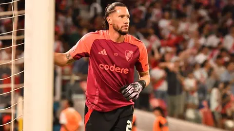 Conan Ledesma calienta antes del River Plate - Ciudad Bol&iacute;var | RP