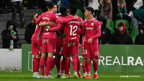 Los jugadores del CD Tenerife celebran el gol anotado ante el Racing de Santander | LaLiga
