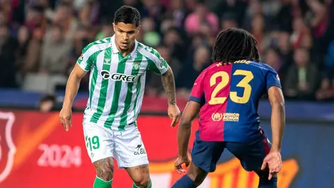 Cucho Hern&aacute;ndez y Kound&eacute; en el FC Barcelona - Real Betis | @RealBetis