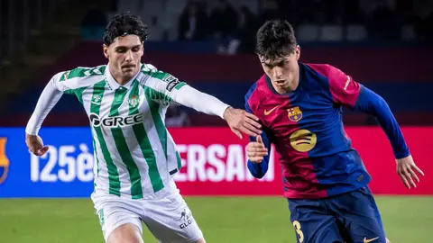 Johnny Cardoso y Pedri en el FC Barcelona - Real Betis | @FCBarcelona