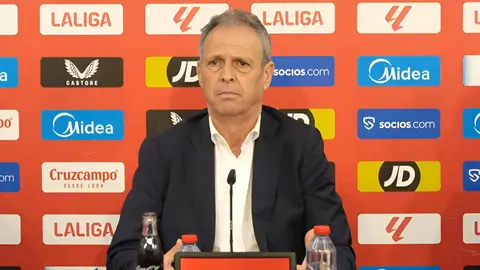 Joaqu&iacute;n Caparr&oacute;s en su presentaci&oacute;n con el Sevilla FC | @SevillaFC