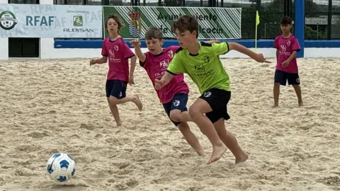 Nuevo campo de f&uacute;tbol playa en Guadalcac&iacute;n