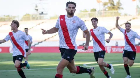&Aacute;lvaro Garc&iacute;a Pascual celebra un gol con el Sevilla Atl&eacute;tico | SFC