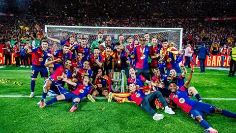 Los jugadores del FC Barcelona celebran la Copa del Rey | @inakipenya